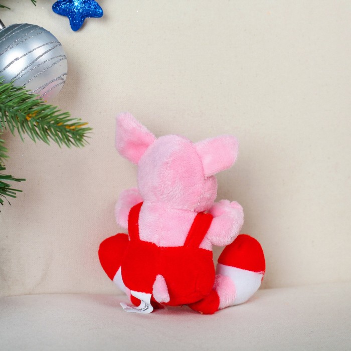 Мягкая игрушка "Поросёнок в комбинезоне" цвета МИКС