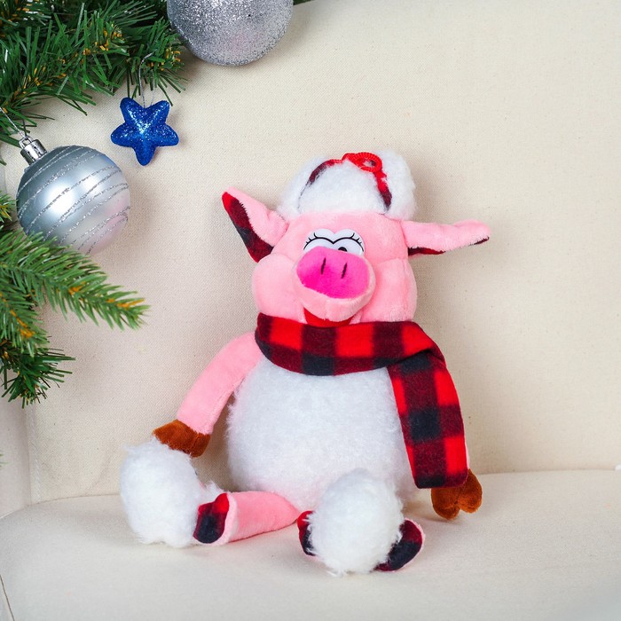 Мягкая игрушка "Поросёнок в полосатом шарфике и шапке" 17 см