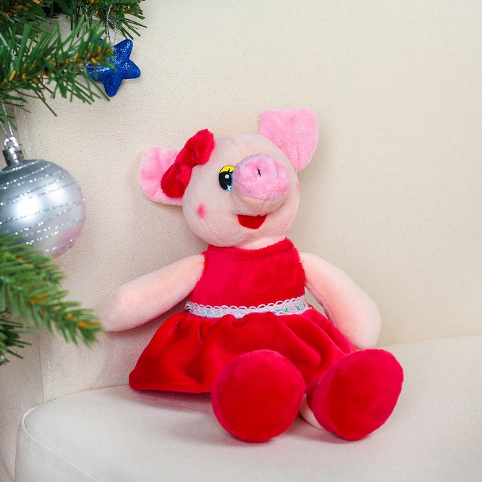 Мягкая игрушка "Хрюша в красном платьишке с поясом" 16 см