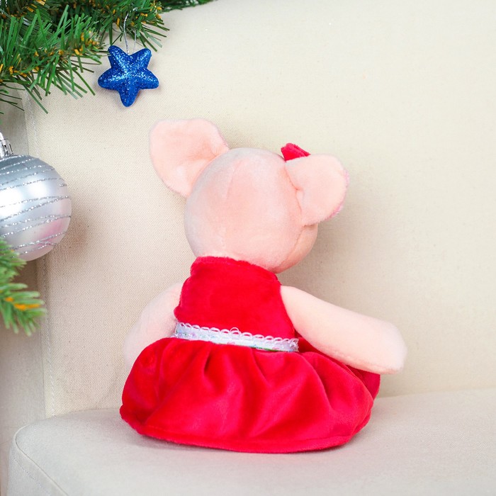 Мягкая игрушка "Хрюша в красном платьишке с поясом" 16 см