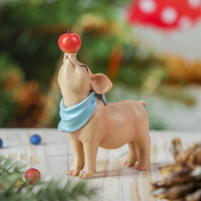 Сувенир полистоун "Поросенок с яблоком" 6х3х8 см