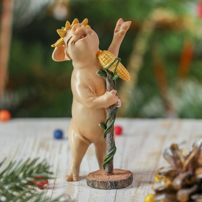 Сувенир полистоун "Поросенок певец" 4,5х3,5х9 см