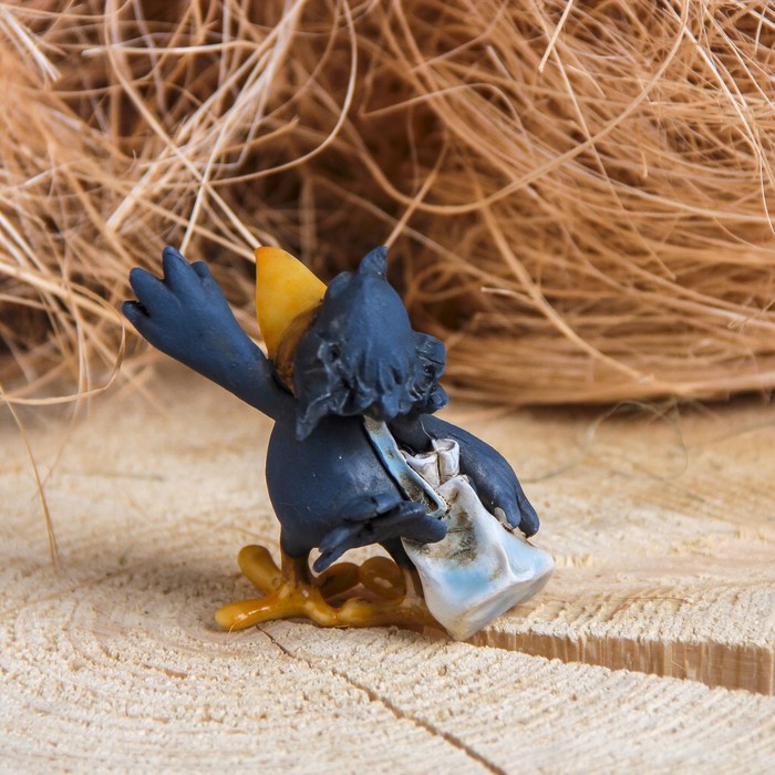Сувенир полистоун "Ворона почтальон" 7х5,5х7 см