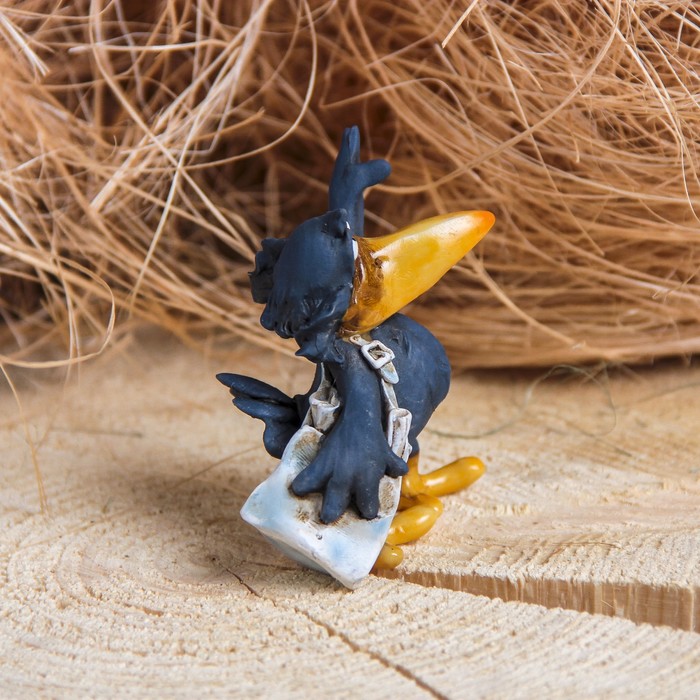 Сувенир полистоун "Ворона почтальон" 7х5,5х7 см