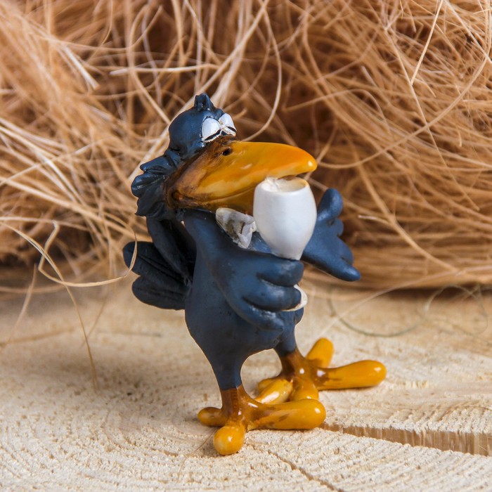 Сувенир полистоун "Ворона Сомелье" 7х7,5х9,5 см