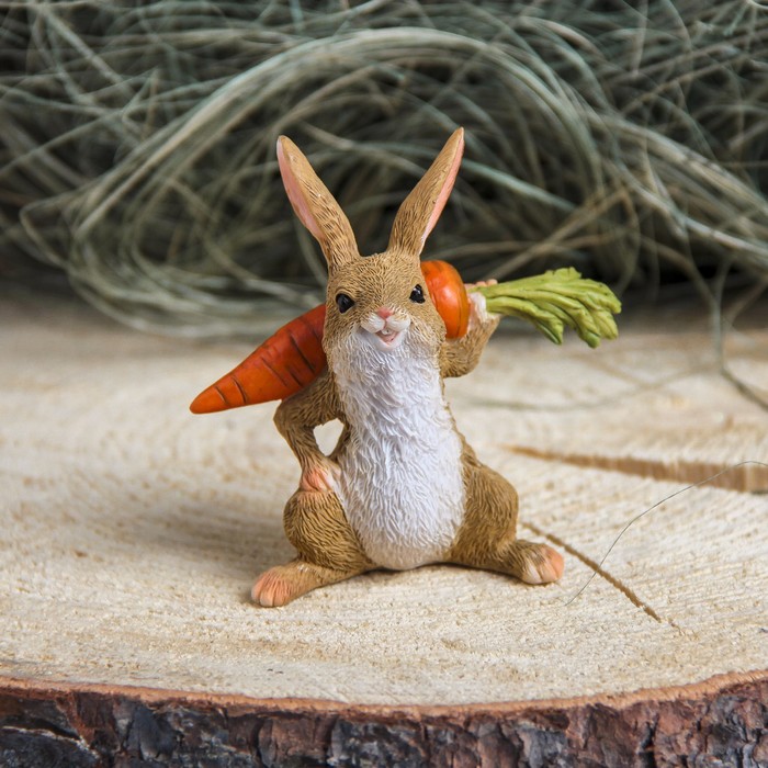 Сувенир полистоун "Заяц с морковкой" 8х4х8,5 см