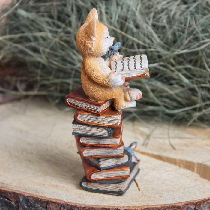 Сувенир полистоун "Котенок на книжках" 8,5х6,5х15 см