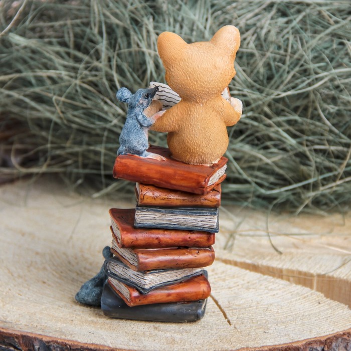 Сувенир полистоун "Котенок на книжках" 8,5х6,5х15 см