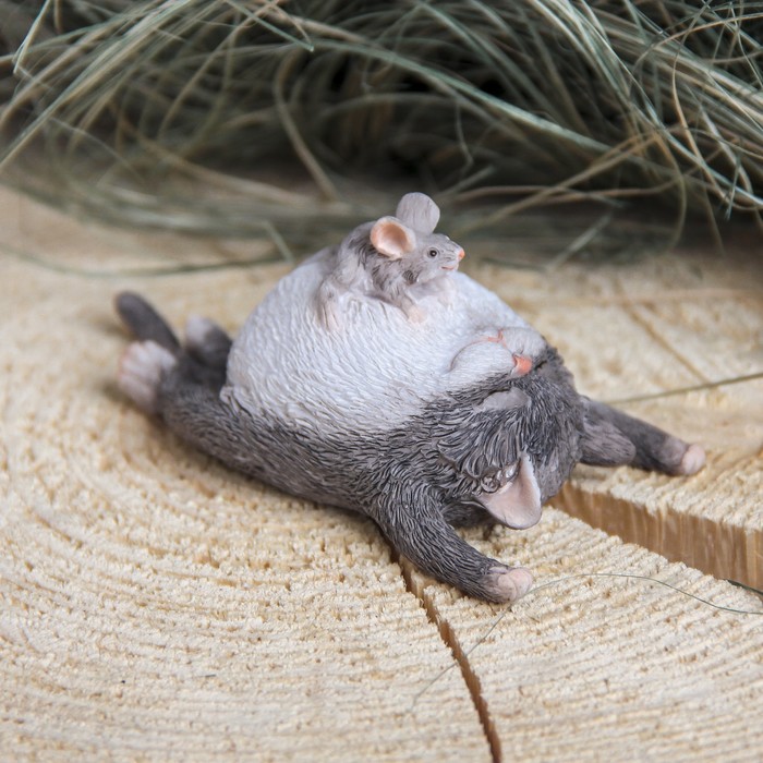 Сувенир полистоун "Мышка и кот" 10,5х5х4,5 см