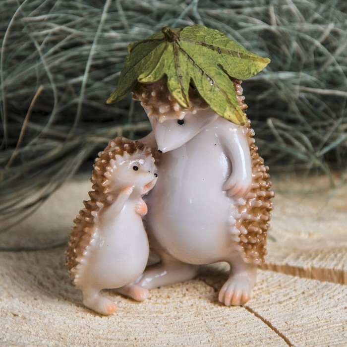Сувенир полистоун "Еж с ежонком" 8х6,5х11,5 см