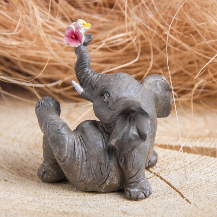 Сувенир полистоун "Слон с цветочком" 7,5х5,5х10 см