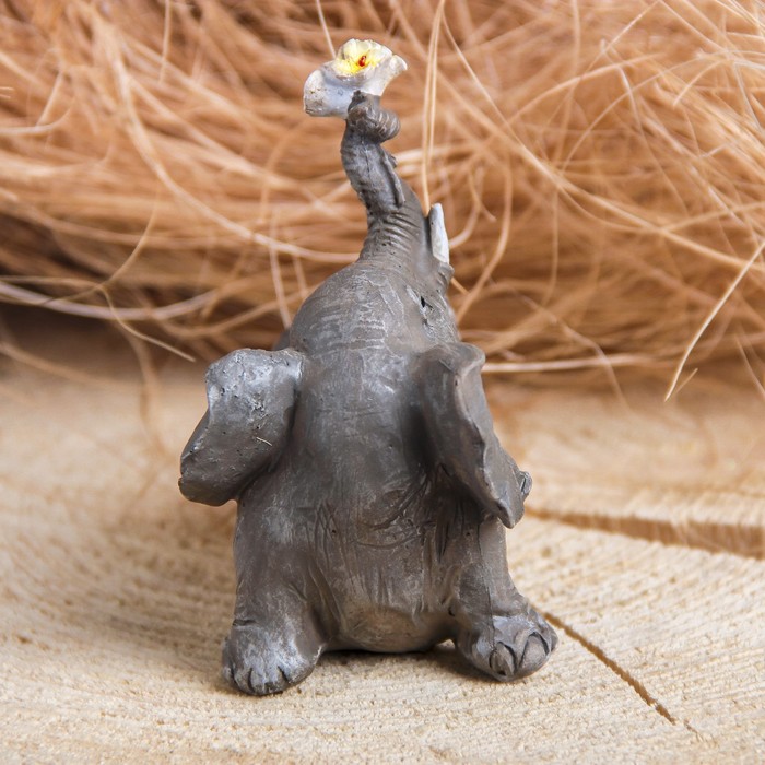Сувенир полистоун "Слон с цветочком" 7,5х5,5х10 см