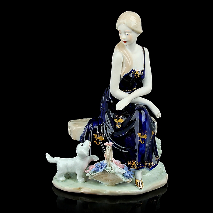 Сувенир под фарфор "Девушка с собачкой"