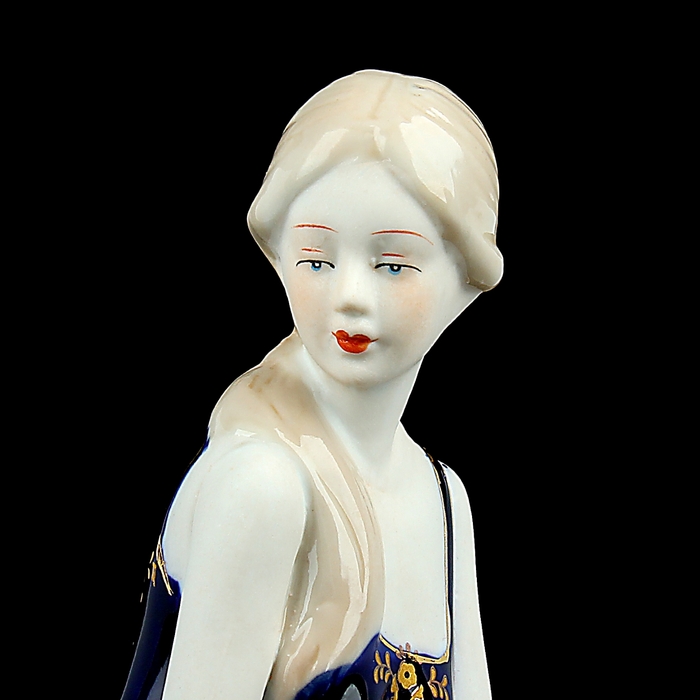 Сувенир под фарфор "Девушка с собачкой"