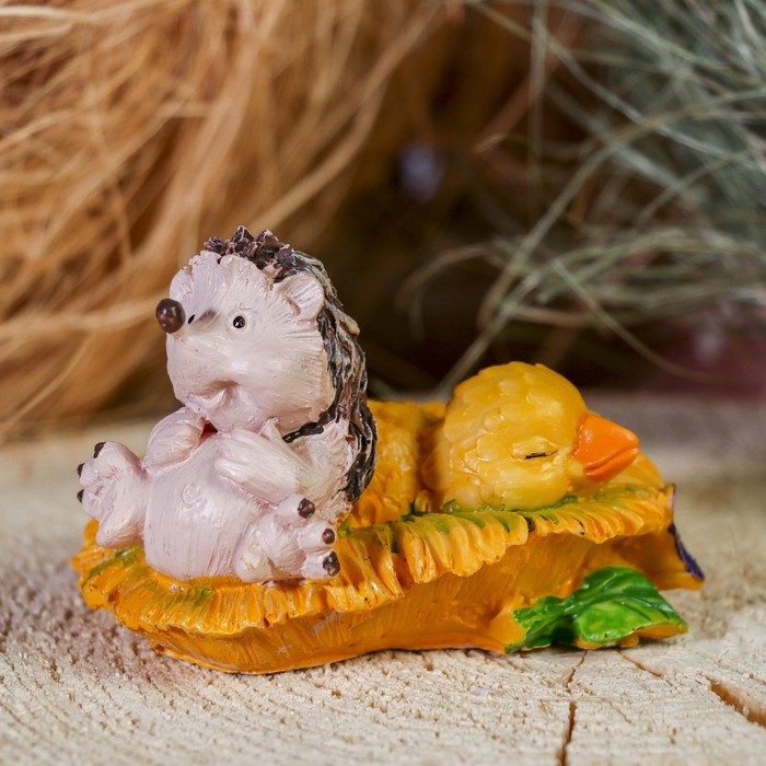 Сувенир полистоун "Ёжик и утёнок" 6,3х9,5х7,5 см