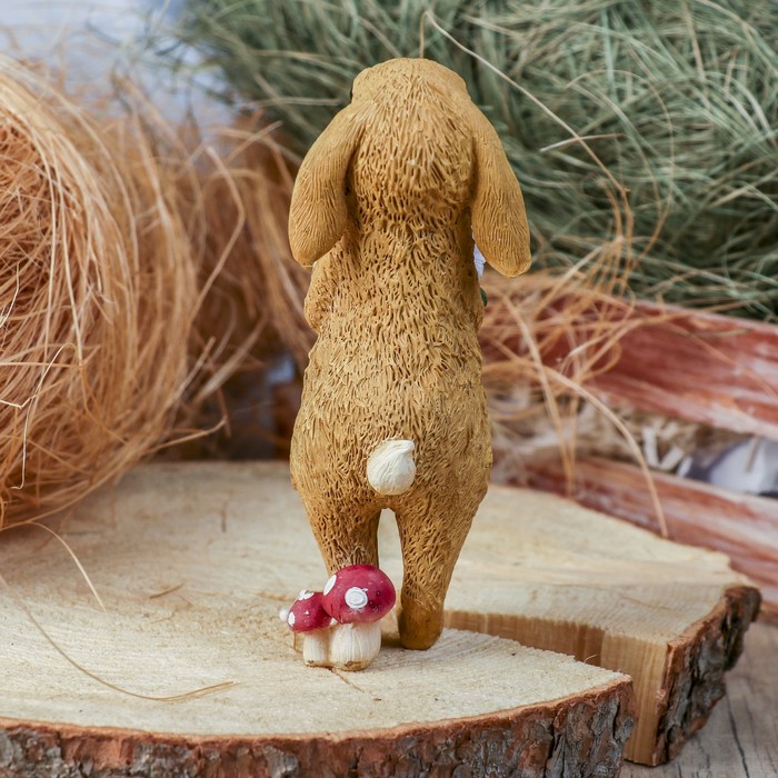 Сувенир полистоун "Заяц с букетом цветов" 6х6х16,5 см