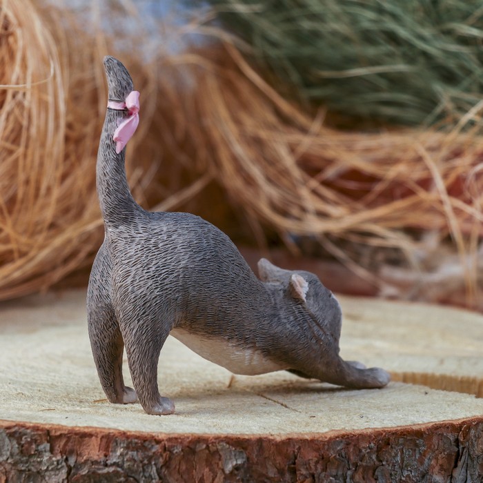 Сувенир полистоун "Кот тянется" 10,5х4,5х11 см