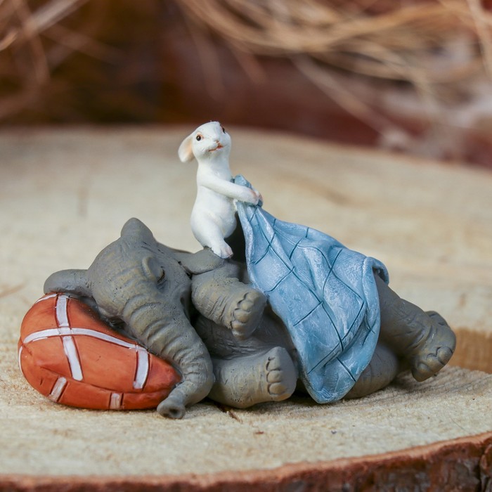 Сувенир полистоун "Слон и зайчик" 9,5х5,8х5,4 см