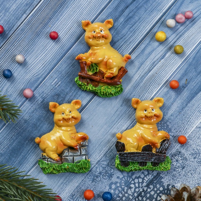 Магнит полистоун "Поросёнок у каменной стены/забора" МИКС 6х5 см