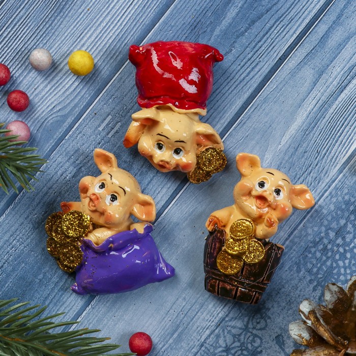 Магнит полистоун "Поросёнок с золотыми монетами в кадке/мешке" МИКС 4,4х3 см