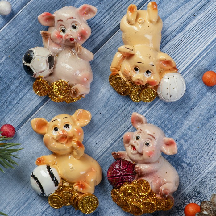 Магнит полистоун "Поросёнок с мячом" МИКС 4,7х3,5 см