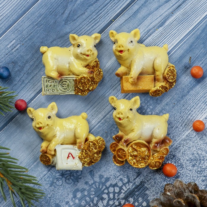 Магнит полистоун "Свинка на золотых монетках" МИКС 4х4,2 см