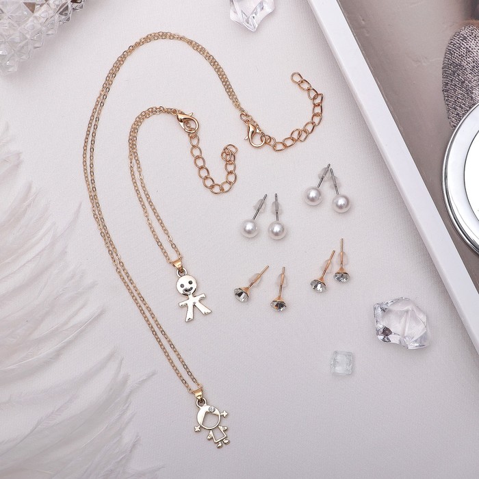 Гарнитур 6 предметов: 4 пары пусет, кулон, браслет "Мальчик и девочка", цвет белый в золоте