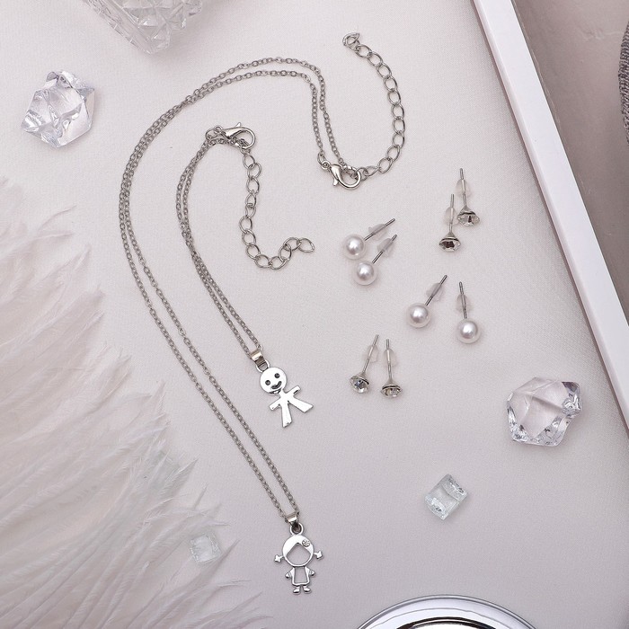 Гарнитур 6 предметов: 4 пары пусет, кулон, браслет "Мальчик и девочка", цвет белый в серебре