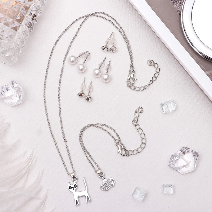 Гарнитур 6 предметов: 4 пары пусет, кулон, браслет "Кошечка" с короной, цвет белый в серебре