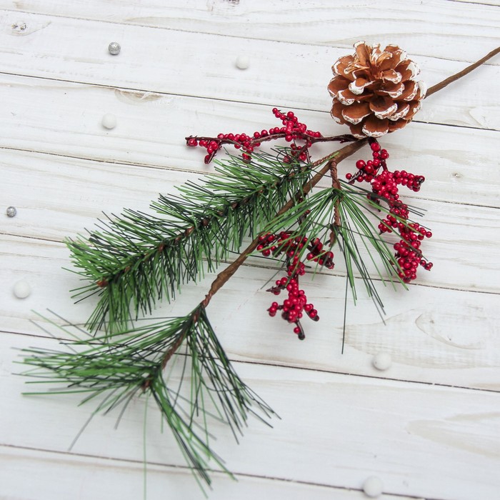 Декор "Зимние мечты" 40 см, ягодки и шишка