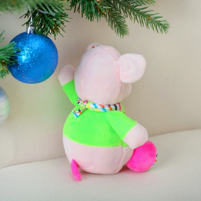 Мягкая игрушка "Свинюшка в зелёной футболке" 16 см