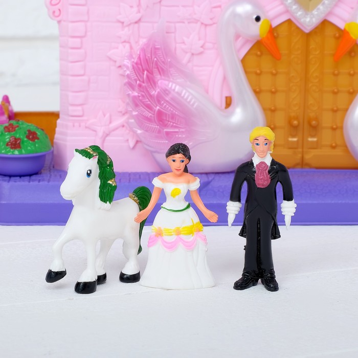 Замок для кукол "Лебедь" с аксессуарами, световые и звуковые эффекты, МИКС