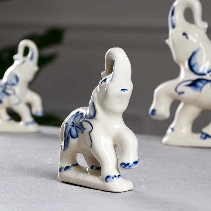 Сувенир-статуэтка средняя " Слоны" гжель