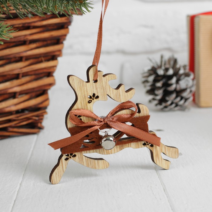 Подвеска новогодняя "Грациозный олень"