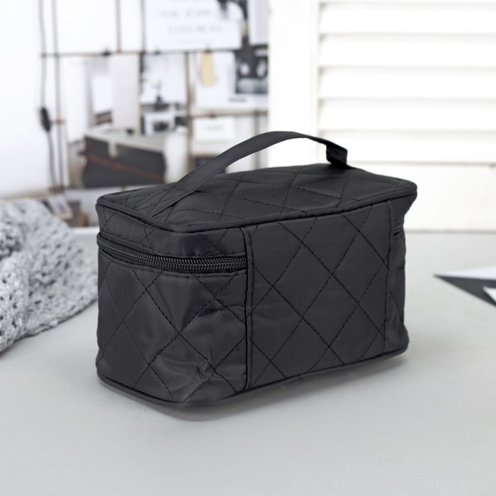 Косметичка-сундучок "Строчка", отдел на молнии, зеркало, цвет чёрный