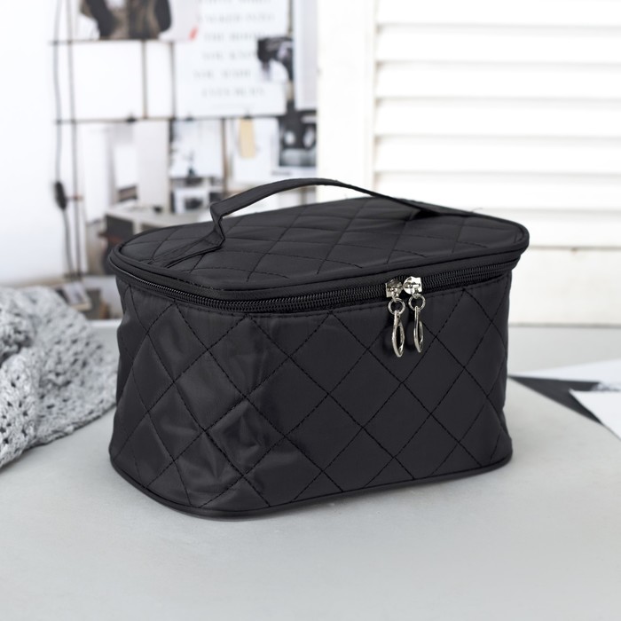 Косметичка-сундучок "Строчка", отдел на молнии, зеркало, цвет чёрный
