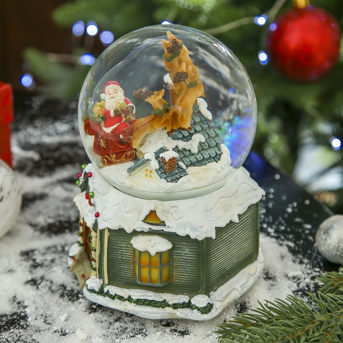Сувенир полистоун водяной шар музыкальный крутится "Дед Мороз на крыше дома"15,5х13х11,5 см