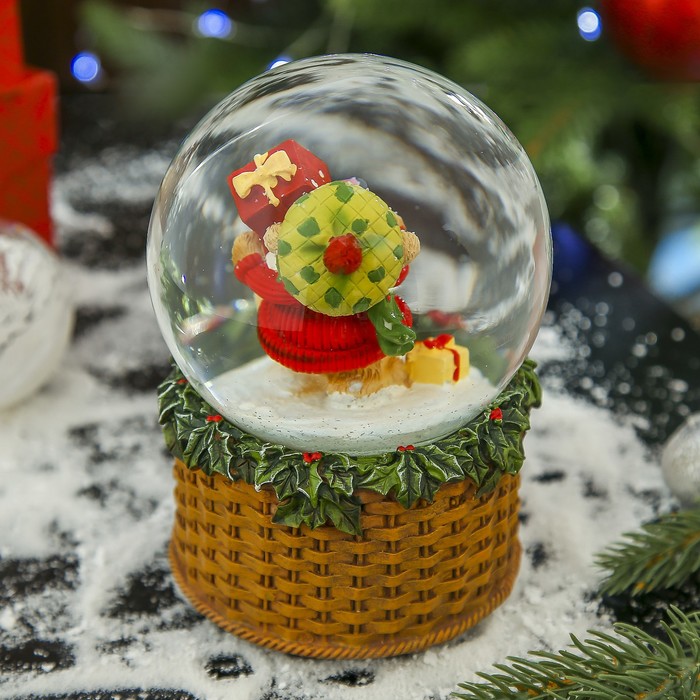 Сувенир полистоун водяной шар музыкальный "Медвежонок с подарками" 14,5х10х10 см