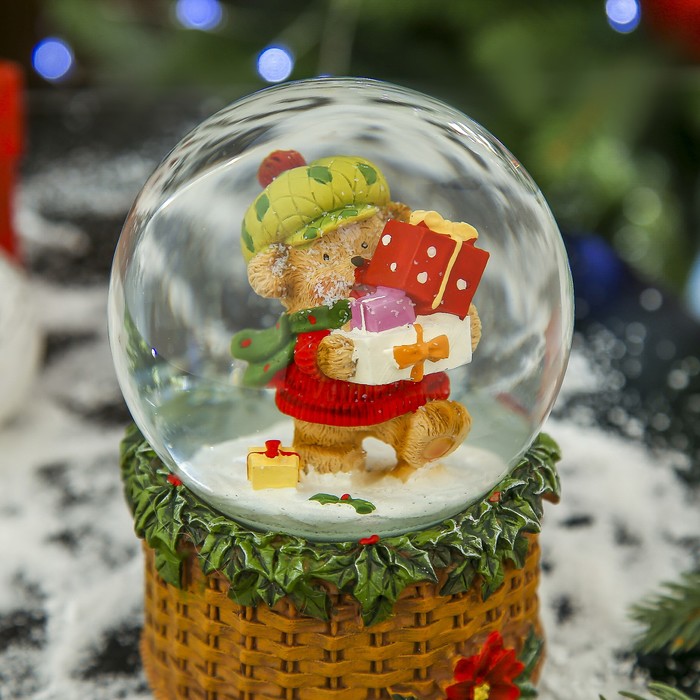 Сувенир полистоун водяной шар музыкальный "Медвежонок с подарками" 14,5х10х10 см