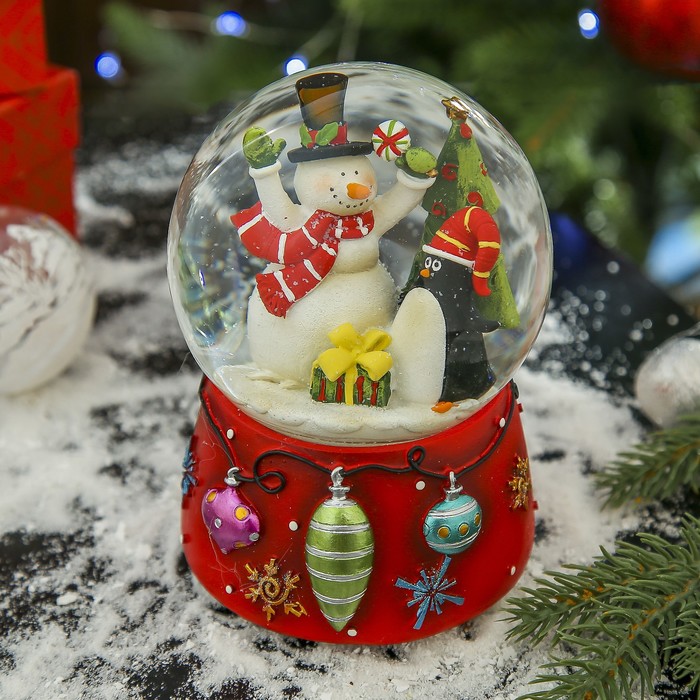 Сувенир полистоун водяной шар музыкальный "Снеговичок и пингвин" 14,5х10,5х10,5 см
