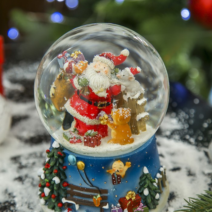 Сувенир полистоун водяной шар музыкальный "Дедушка мороз и его помощники" 15,5х10,5х11 см