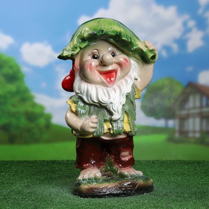 Садовая фигура "Гном с листком" 30х19х51см