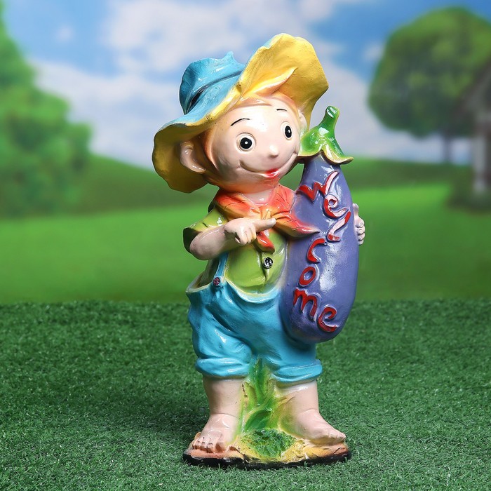 Садовая фигура "Мальчик с баклажаном малый" 16х12х34см