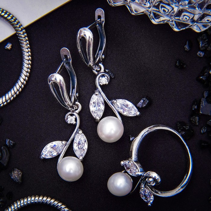 Гарнитур посеребрение 2 предмета: серьги, кольцо "Жемчуг речной" цветы 17,5 р-р