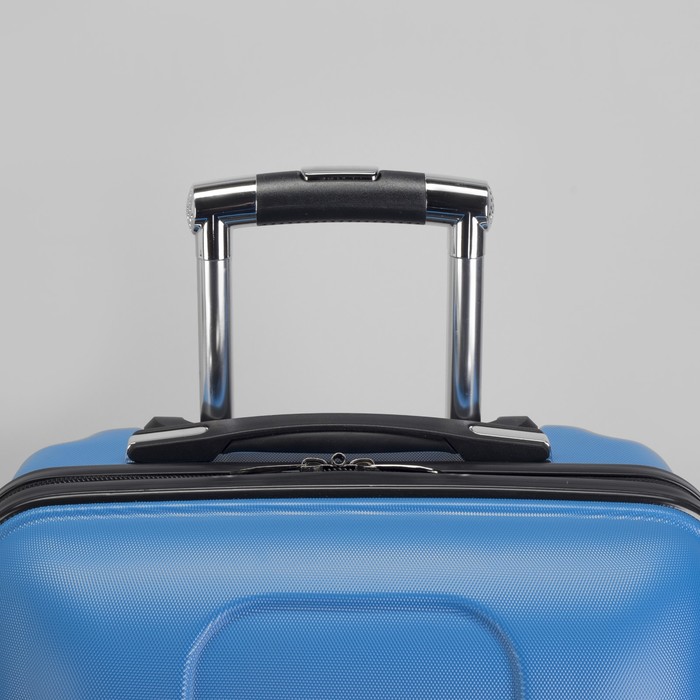 Чемодан малый 22", отдел на молнии, кодовый замок, 4 колеса, цвет голубой