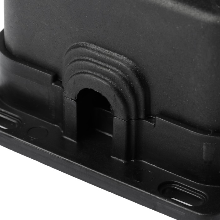 Колодка штепсельная NE-AD, каучук, 1 розетка, 16 А, с крышкой, с з/к, IP44, черная