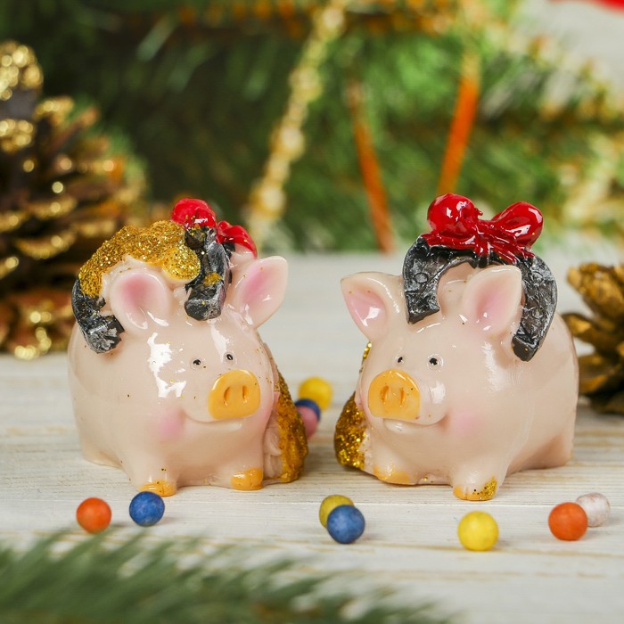 Сувенир полистоун "Хрюша бантом на подкове" МИКС 5,7х6х4,4 см