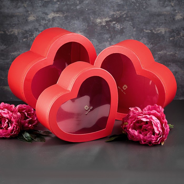 Набор коробок 3в1, сердце с окном 31 х 28 х 14,5 - 26 х 24 х 11 см