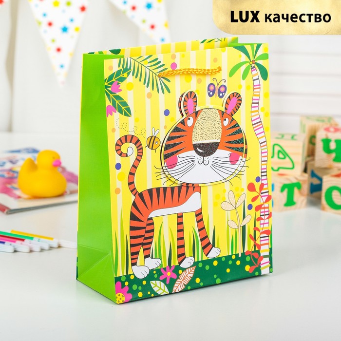 Пакет подарочный "Тигр", люкс, 18 х 8 х 23 см