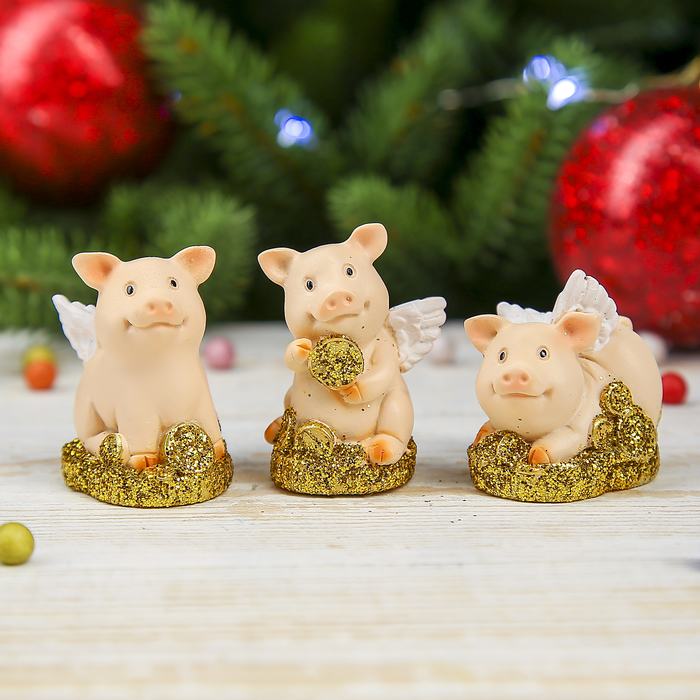 Сувенир полистоун "Поросёнок-ангелок на золотых монетах" МИКС 4,5х3х2,5 см